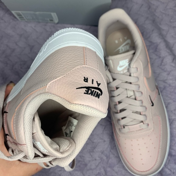 Nike Air Forces Womens - Picture 6 of 9